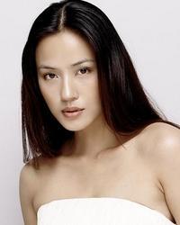 梁馨,模特,演员.1999年中国超模大赛亚军.