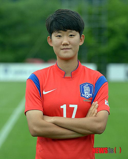 韩国女足标准照曝光 网友吐槽:这才是真正韩国人
