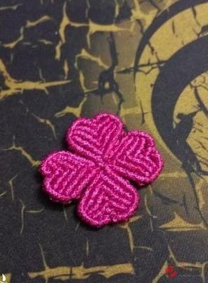 手工编织四叶草的方法图解