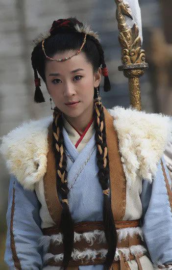 代表作《走西口》,2011年由她领衔主演电视剧《穆桂英挂帅》获最受