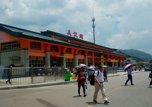 肇兴侗寨离从江高铁站不远,十几分钟的车程,因为交通便利,每到周末