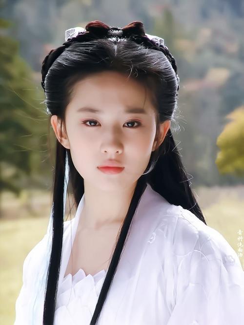 娱乐圈最不怕扒旧照的人,刘亦菲,越旧越美