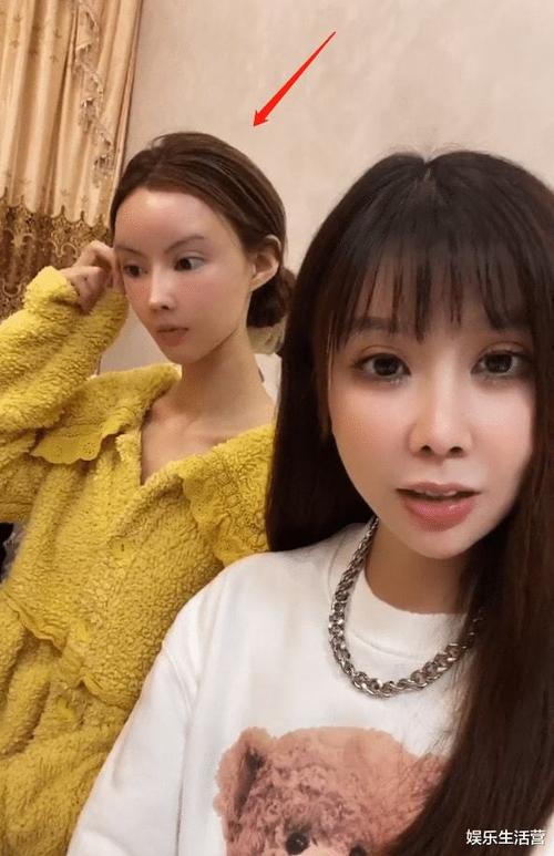 曾经整容成芭比娃娃的女孩如今素颜照曝光网友更像外星人