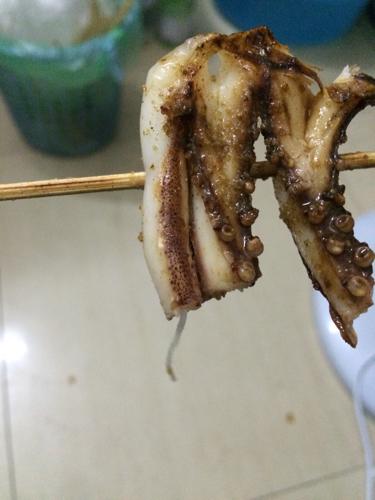 这是鱿鱼的寄生虫吗?吃烧烤吃出来的