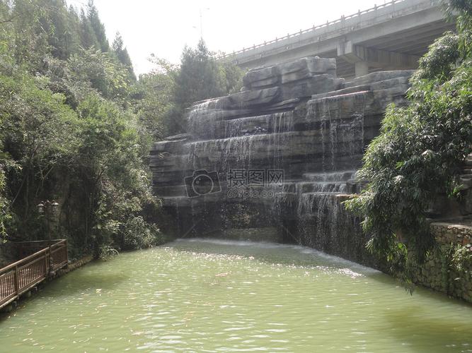 贵州醇酒厂风景区-瀑布