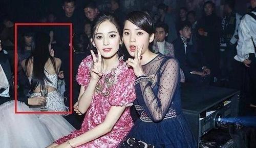 古力娜扎自拍,迪丽热巴背影抢镜,她俩谁演技好?