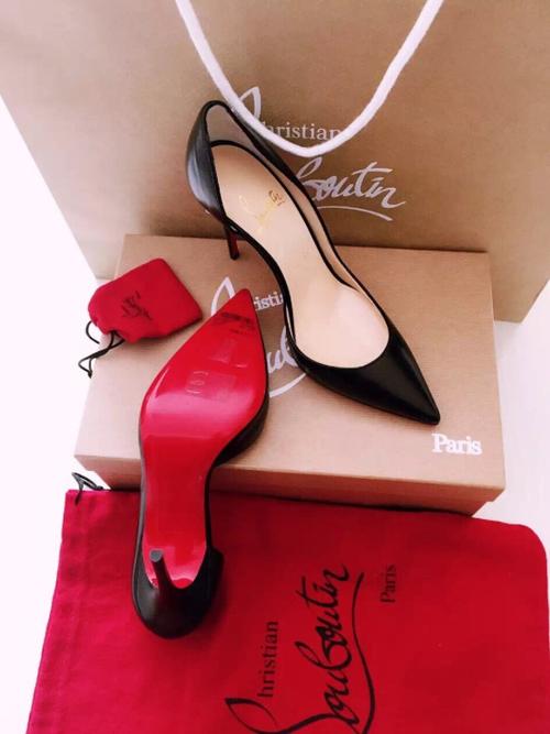 红底鞋的诱惑|但愿穿上红底高跟鞋的仙女们,不需要自己走路!