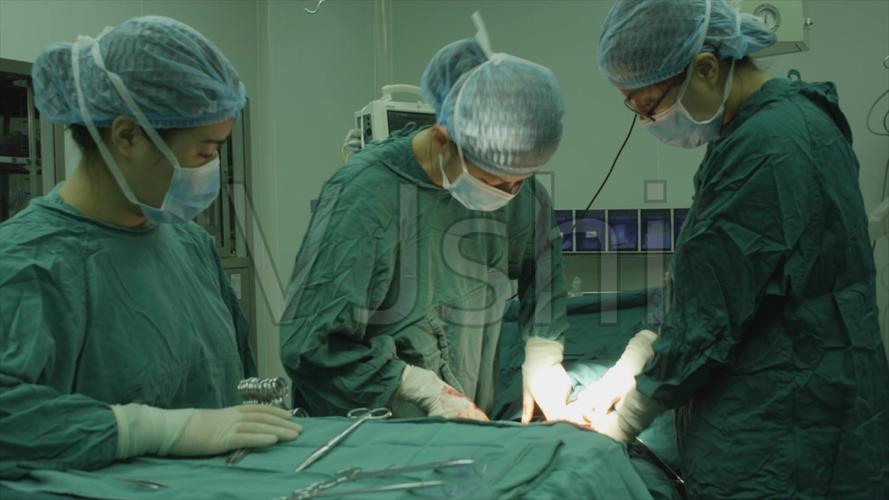 【原创素材】妇产科剖腹手术生孩子全过程_1920x1080_高清视频素材