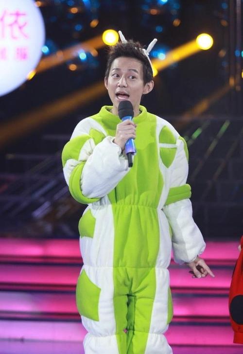 他1992年被保送到中国最牛的外语类大学,北京外国语大学阿拉伯语系