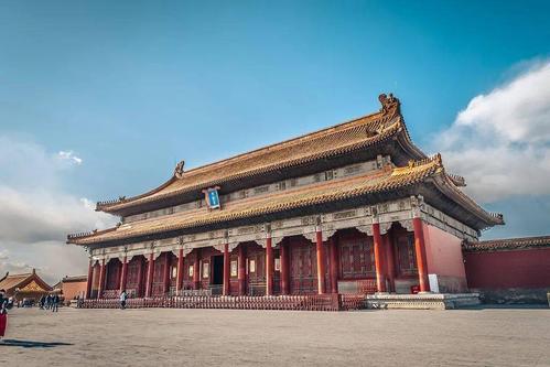 紫禁城里的三大殿,哪个是皇帝用来上朝的?