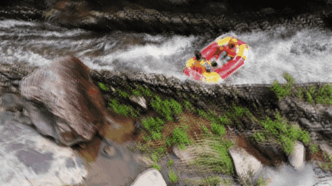 高温不减激情 嵊州百丈飞瀑漂流迎来旺季