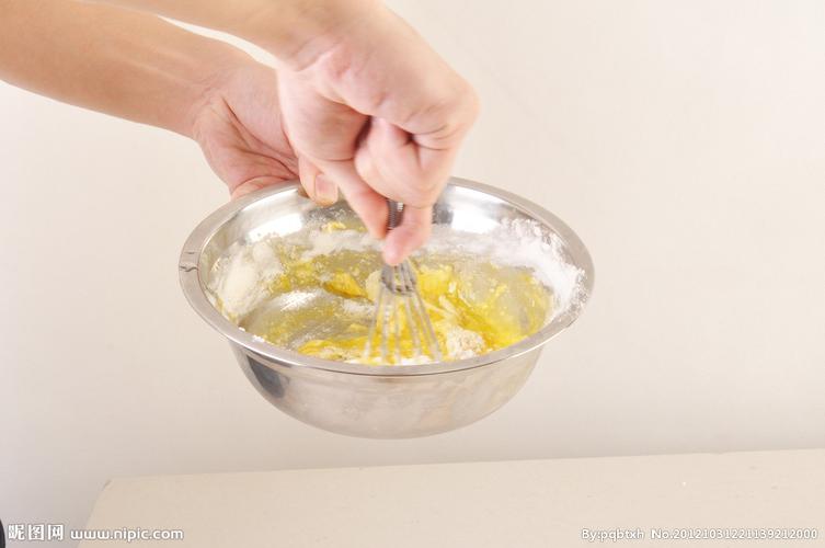 蛋糕液制作 搅拌图片