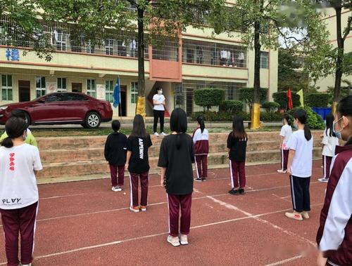 用责任守护师生的安全——南宁市龙翔学校举行高三,初三毕业班学生