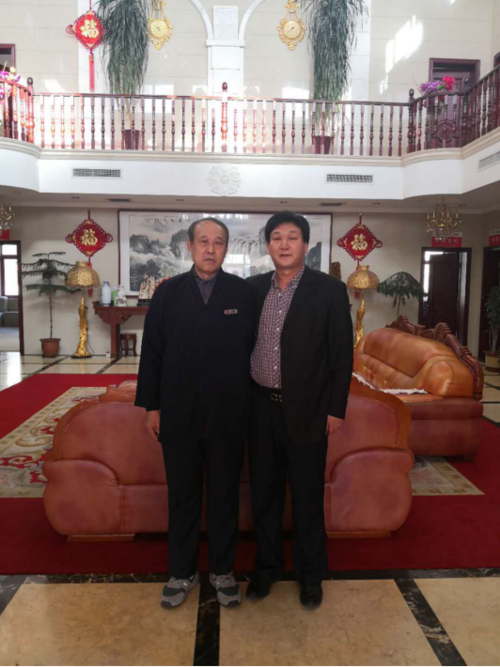 王永兴老师与总经理王蓝红先生合影