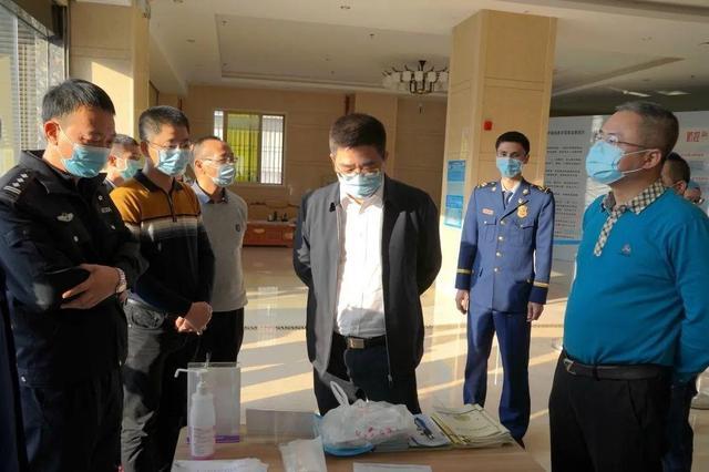 区管委会副主任黄文浩参加活动.