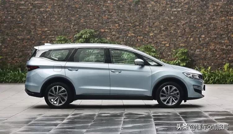 整体风格偏向欧式家用mpv,与客货兼顾的商用车商务车撇开关系