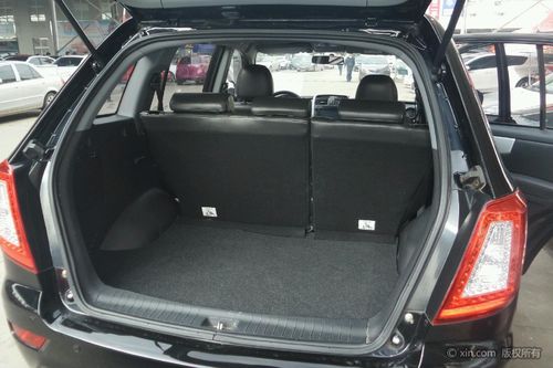 力帆汽车x60后备箱