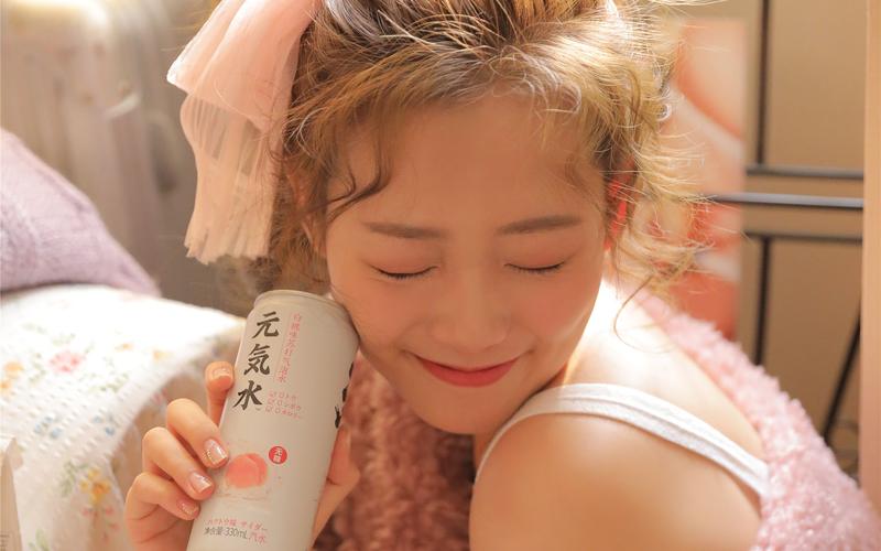 可爱元气少女图片桌面壁纸