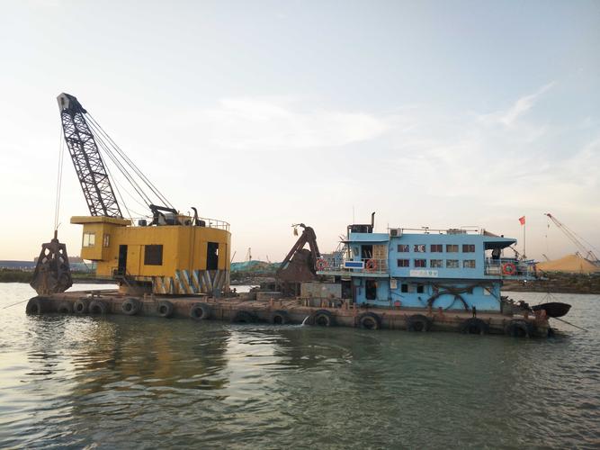 10方抓斗工程船