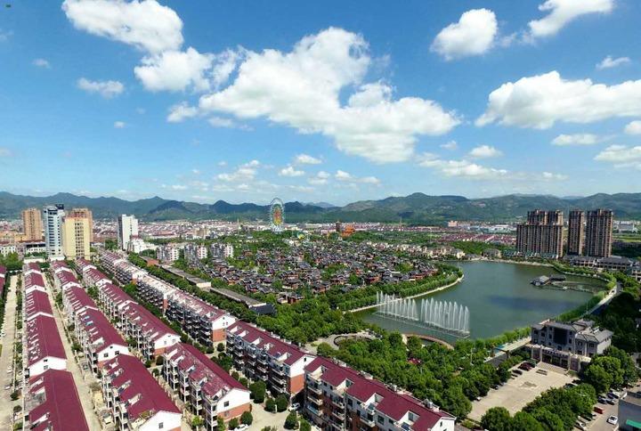 浙江日报头版:现代管理融合传统治理 东阳花园村念好