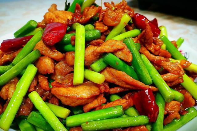 蒜苔炒肉丝,先焯蒜苔还是肉丝,掌握正确方法,蒜苔脆嫩