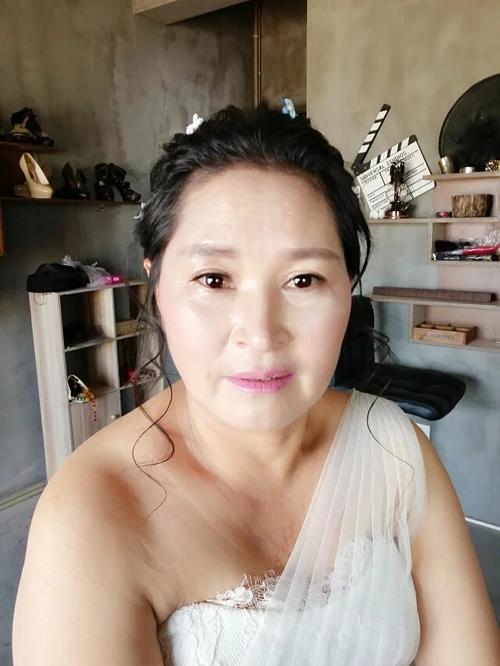 母亲节第一次给妈妈化妆,妈妈第一次化妆