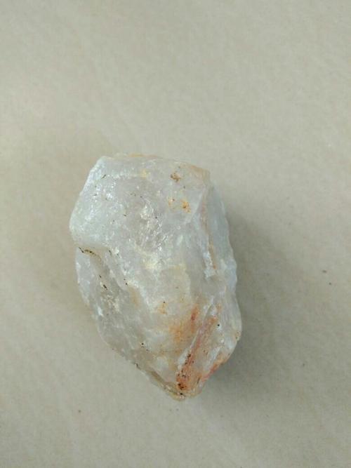 这样白色的石头像玻璃一样是什么石