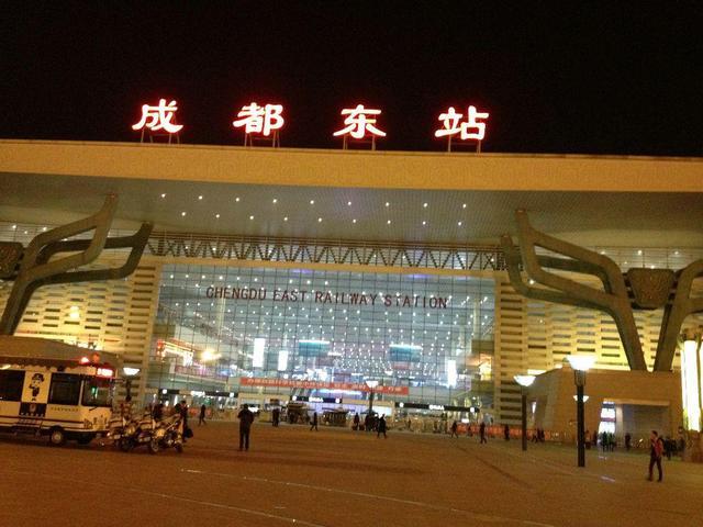 成都东站地标建筑,颇具古蜀文化特色