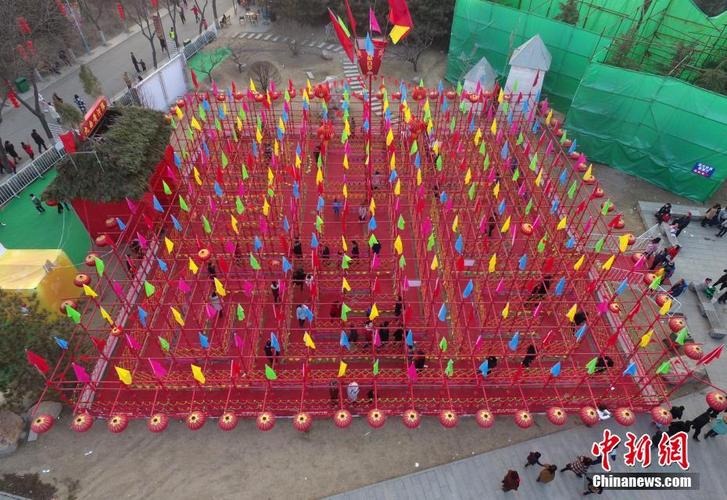 山西太原动物园庙会游玩民众络绎不绝