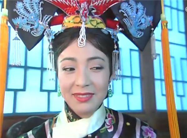 还珠格格:小燕子和紫薇是公主,为何皇后总是看他们不悦呢?