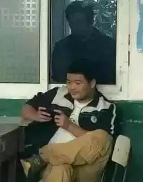 来自班主任的死亡之瞪.