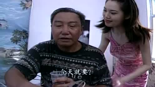 红蜘蛛:美女下药迷晕男子,没想到竟还让男子钻到笼子里给她当狗