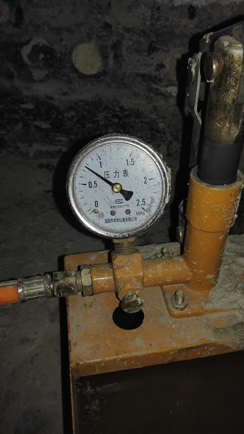 给水管打压测试,打8个压力测试水压是否正常,30分钟掉0.