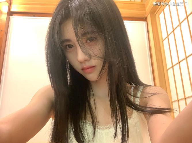 鞠婧祎甜美日常写真