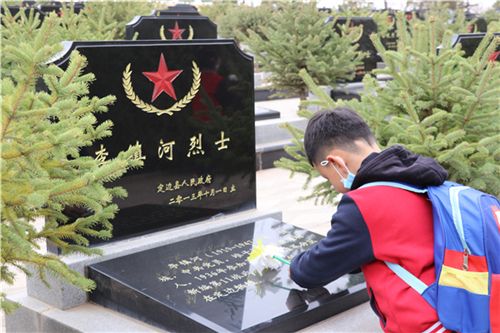 定边县革命烈士陵园,原名"三边革命烈士纪念塔".