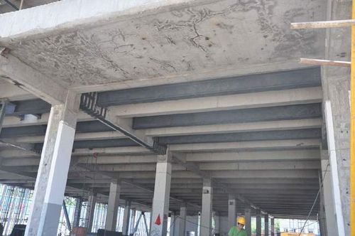 板底安装钢结构加固