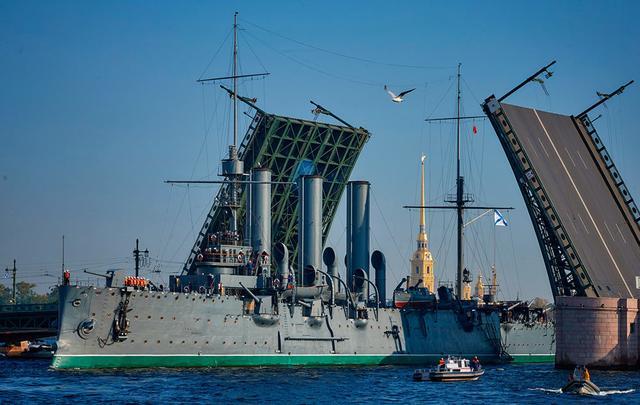 "阿芙乐尔"号巡洋舰下水120周年 成为"十月革命"重要