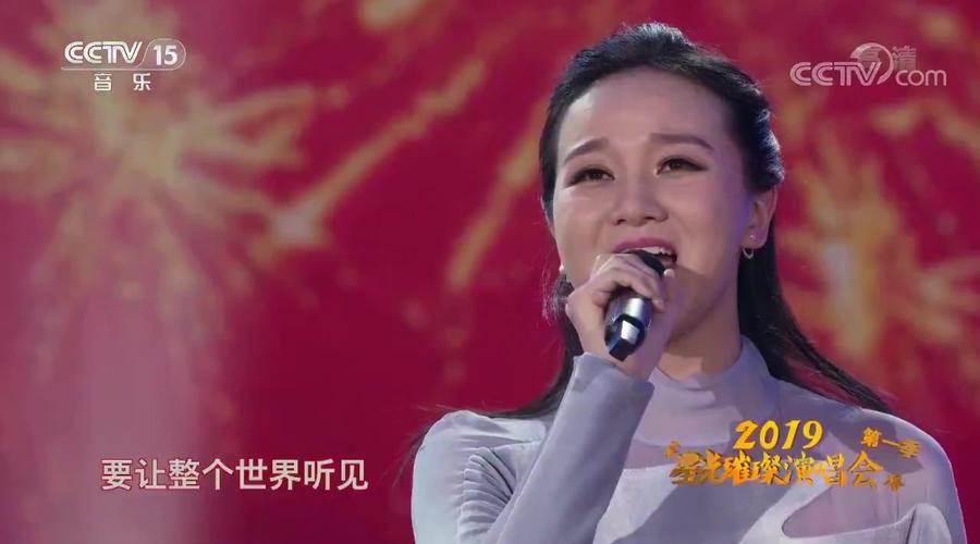 看看美女歌手陈燕妮演唱的歌曲
