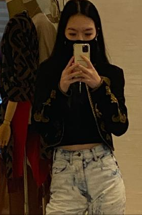 李咏18岁女儿晒露脐装,法图麦配文称"注意保暖"