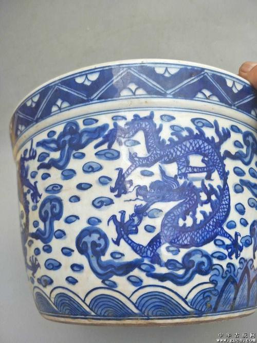 大明万历年制青花龙纹鱼缸