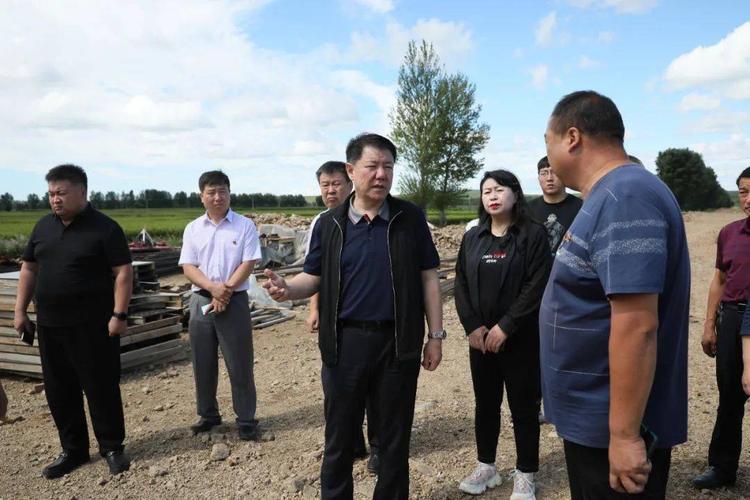 奇巴图深入前旗乌市和扎旗调研