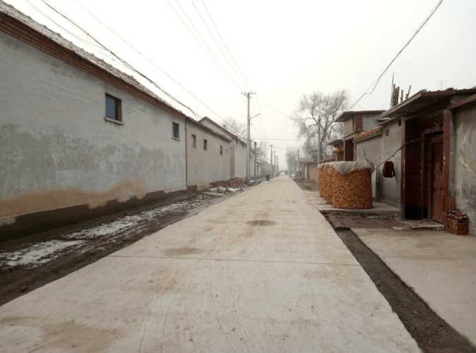 北方农村的住房外面普通,但进去后却让我大吃一惊,真豪华