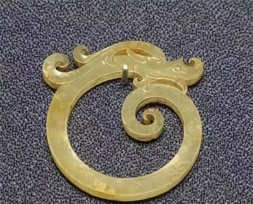 看各时期玉龙的典型特征