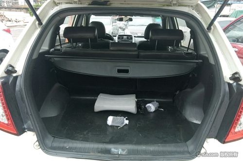 力帆汽车x60后备箱