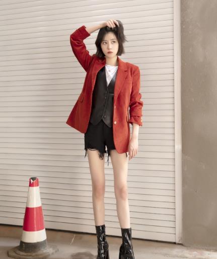 李溪芮究竟有多瘦穿贴身裤秀出腿网友却喊话再也不羡慕了