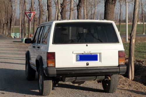 北京一万二出手96年的四驱电喷切诺基2021empi,必须过户或外迁