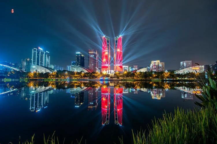 本地人去哪玩|成都双子塔去看灯光秀_双子座_景点_射灯_交子公园攻略