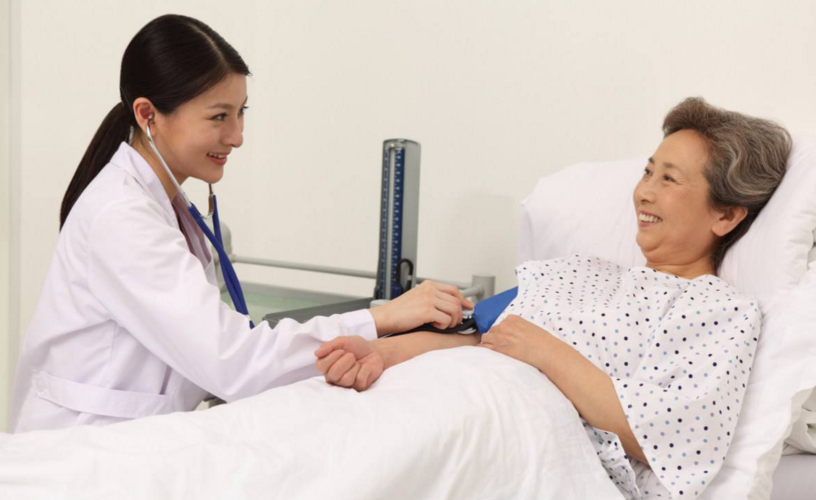 临床上很多病友问:医生,到底是几点测量血压准呢?