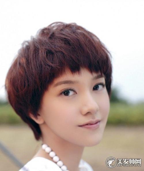 蘑菇头女生发型图片--可爱中性帅气的女生短发发型_美发师网发型图片