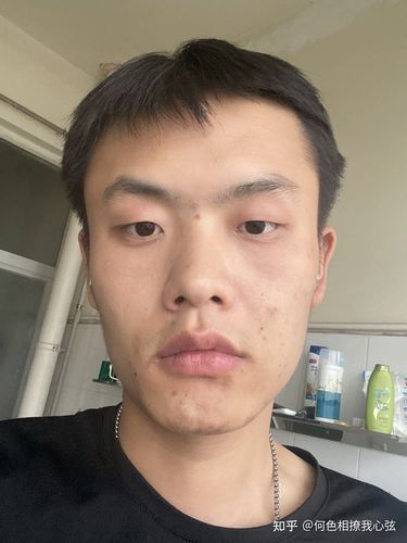 有没有长得丑的男生照片分享一下.我想知道什么样算